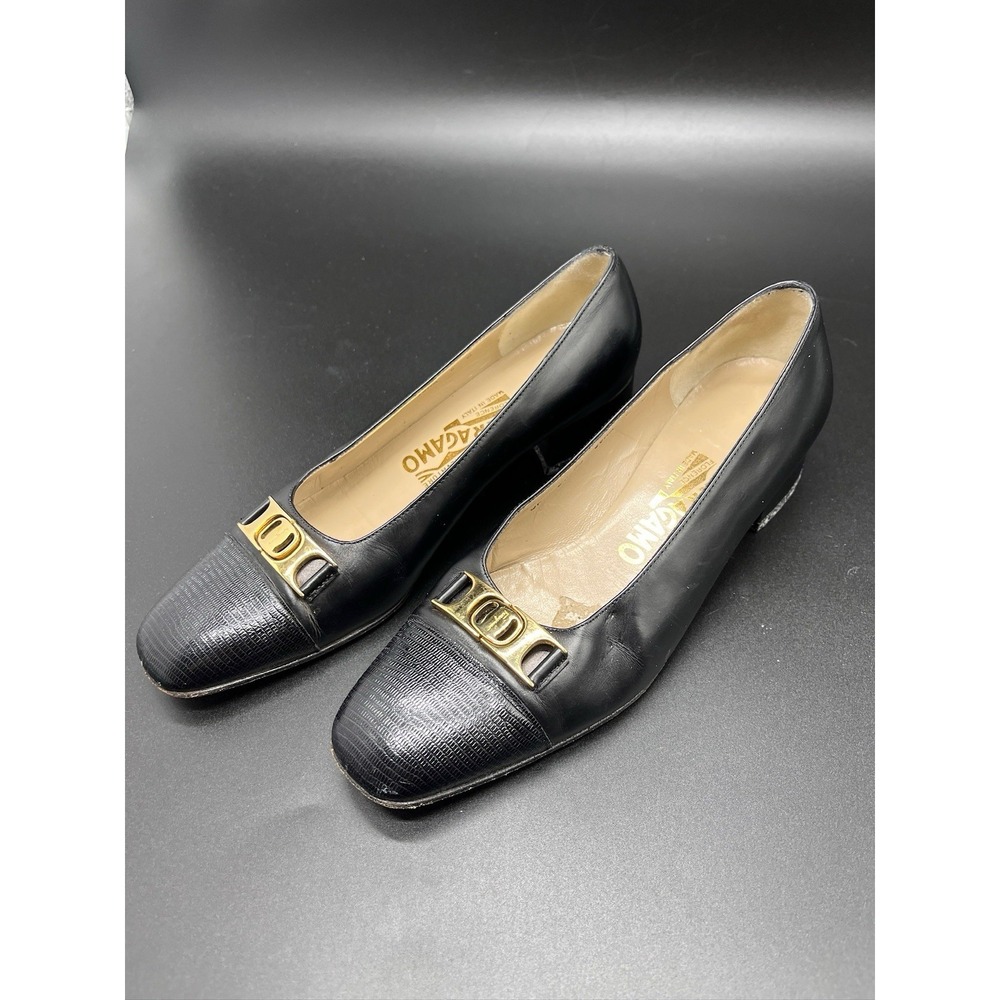Salvatore Ferragamo Boutique Women's Shoes Size 6 Black Leather Gold Buckle